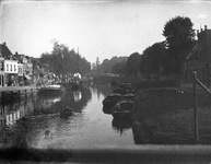 71835 Gezicht op de Vaartsche Rijn te Utrecht, uit het zuiden met links de Westerkade en rechts de Oosterkade.